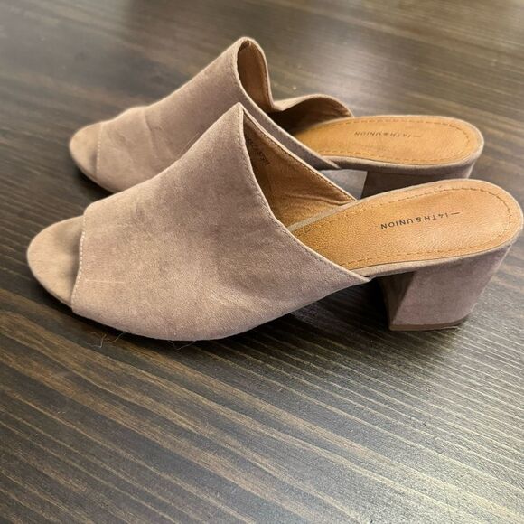 14th and Union tan faux suede block heel slip on sandals size 9M - Picture 3 of 7